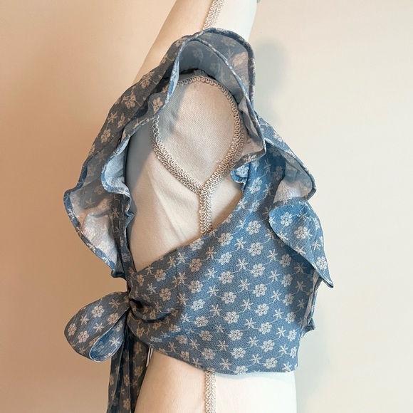 BCBGENERATION
Floral-Print Ruffle-Trim Crop Top Sz M - Picture 4 of 6